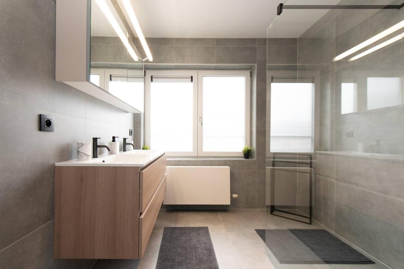 Luxueus, Ruim Appartement Op 350M Van Het Strand Oostende Buitenkant foto